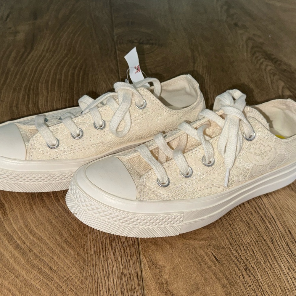 Converse Chuck Taylor All Star Floral Lace Sneakers- Cream- Women’s Size 5